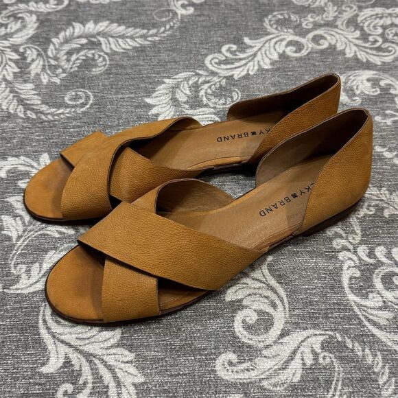 Lucky Brand Shoes - Lucky Brand Women's Beige Flat Sandal Size 9.5 Casual Open Toe